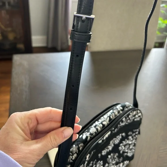 Vera Bradley Black White Floral Quilted Crossbody Bag and Wallet - Picture 5 of 11